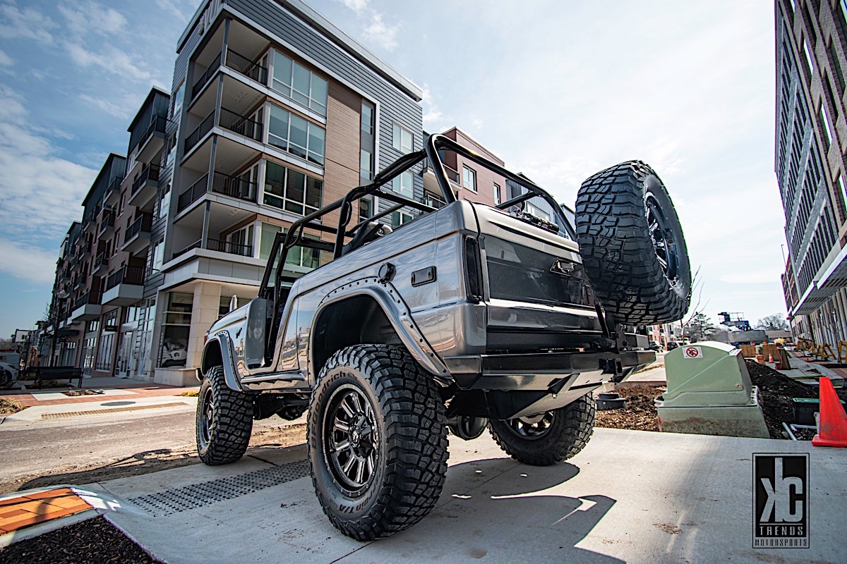 Ford Bronco with Fuel 1-Piece Wheels Hardline - D620